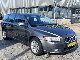 Volvo V-50 2.0F R-Design Pro Edition picture 3