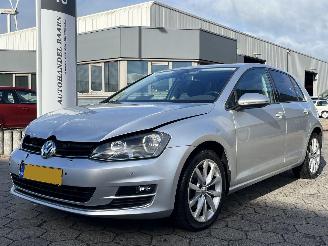 uszkodzony samochody osobowe Volkswagen Golf 1.4 TSI AUTOMAAT ACT Connected Series 2016/4