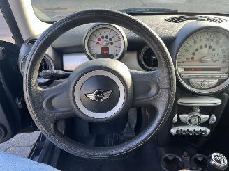 Mini Cooper 1.6 Cooper picture 14