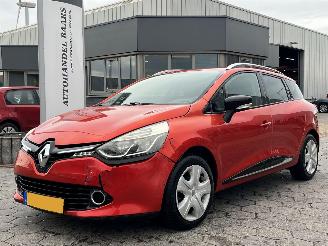 Damaged car Renault Clio Estate 0.9 TCe Expression 2015/8