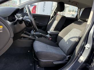 Kia Cee d Sporty Wagon 1.4 CVVT Navigator Plus Pack picture 10