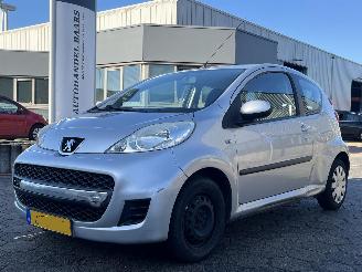 krockskadad bil auto Peugeot 107 1.0-12V Urban Move 2010/9