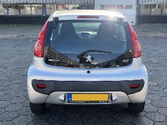 Peugeot 107 1.0-12V Urban Move picture 5