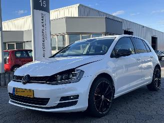 damaged passenger cars Volkswagen Golf 1.6 TDI Edition BlueMotion 2014/6