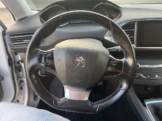 Peugeot 308 SW 1.2 PureTech Allure picture 15