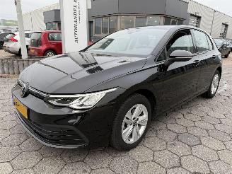 krockskadad bil auto Volkswagen Golf 1.0 eTSI Life Business 2024/2