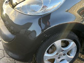 Peugeot 107 1.0-12V XR picture 11