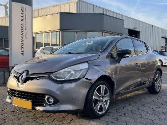 krockskadad bil auto Renault Clio 0.9 TCe ECO Night&Day 2015/12