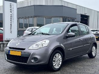 Schadeauto Renault Clio 1.2 TCE Collection 2010/8