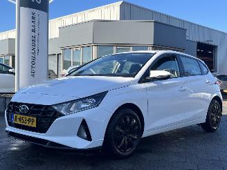 damaged passenger cars Hyundai I-20 1.2 MPI Comfort 2021/1