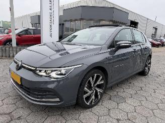Schadeauto Volkswagen Golf 1.5 eTSI Style 2021/3