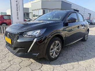 krockskadad bil auto Peugeot e-208 EV Active Pack 50 kWh 2023/5