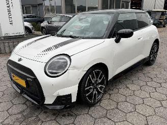 uszkodzony samochody osobowe Mini Cooper SE John Cooper Works M 54.2 kWh 2025/9