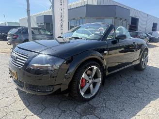 damaged passenger cars Audi TT Roadster Quattro 225 PK 1.8 5V Turbo 2001/1