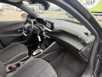Peugeot 2008 1.2 PureTech Active Pack picture 17