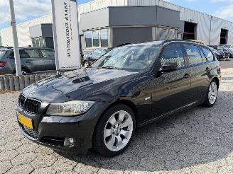 krockskadad bil auto BMW 3-serie 318i PANO. 2010/4