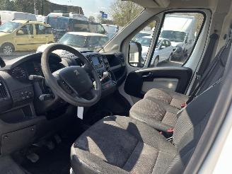 Peugeot Boxer 2.0 HDI L1H1 Premium Pack picture 5