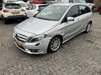damaged passenger cars Mercedes B-klasse 180 AMBITION 2013/9