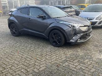 damaged passenger cars Toyota C-HR 1.8 HYBRID AUTOMAAT. 2019/6