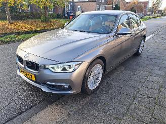 Unfallwagen BMW 3-serie 318i luxery edition automaat 2018/2