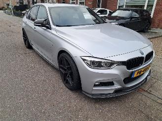 krockskadad bil auto BMW 3-serie 320i high executive automaat 2017/5