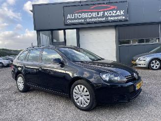 Damaged car Volkswagen Golf Variant 1.6 TDI Trendline AIRCO 2010/11