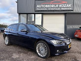 krockskadad bil auto BMW 3-serie 320i xDrive High Executive 4x4 automaat 2013/8