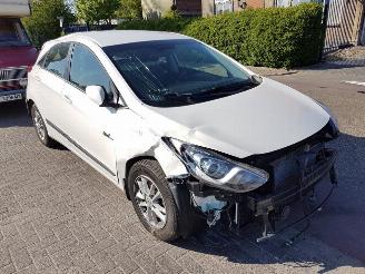 demontáž osobní automobily Hyundai I-30 1.6 CRDi 16_V VGT (GDHB5D3; GDHB5D4) 2013/7