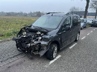 Peugeot Partner 1.2-12V picture 2