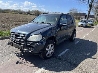 Mercedes ML 400 4.0 CDi V8-32V picture 2