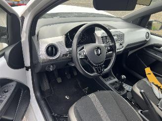 Volkswagen Up! 1.0-12V High-Up R-line picture 5