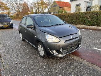 Voiture accidenté Mitsubishi Space-star 1.0-12V 2013/7