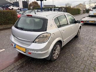 Opel Astra 1.6-16V automaat picture 3