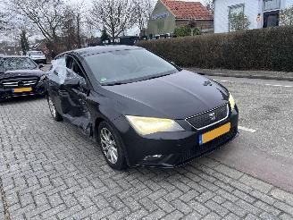 krockskadad bil auto Seat Leon 1.6 TDi 2013/12