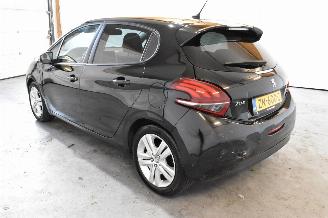 Peugeot 208 1.2 PureT. Signature picture 5