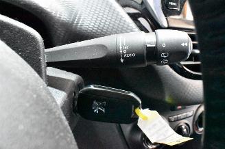 Peugeot 208 1.2 PureT. Signature picture 31