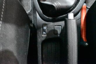 Renault Clio 0.9 TCe Limited picture 37