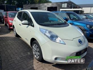 Nissan Leaf Leaf (ZE0), Hatchback, 2010 / 2017 Leaf picture 2