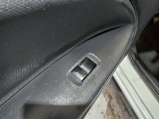 Mitsubishi Space-star 1.0 Entry picture 25