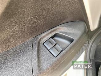 Peugeot 108 108, Hatchback, 2014 1.0 12V VVT-i picture 10