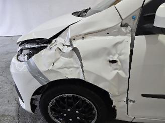 Peugeot 108 1.0 e-VTi Blue Lion picture 10