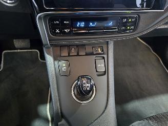 Toyota Auris 1.8 Hybrid Dynamic Ultimate picture 32