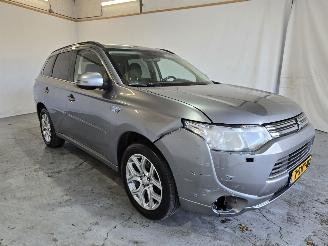 Voiture accidenté Mitsubishi Outlander 2.0 PHEV Intense + 2013/11