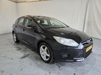 damaged passenger cars Ford Focus 1.0 EcoBoost Trend 2013/4