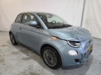 skadebil auto Fiat 500 RED 42 kWh 2021/12