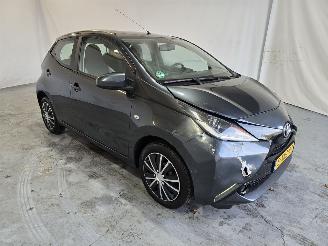 Schadeauto Toyota Aygo 1.0 VVT-i x-play 2014/11