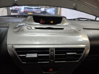 Toyota iQ 1.0 L picture 29