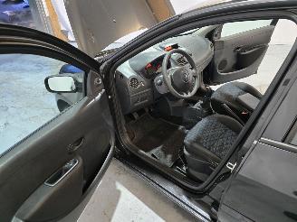 Renault Clio 1.2-16V Special Line picture 17