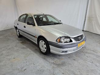 uszkodzony samochody osobowe Toyota Avensis 1.6-16V Linea Terra 2000/12