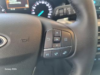 Ford Focus 1.0 EBH Titanium picture 19
